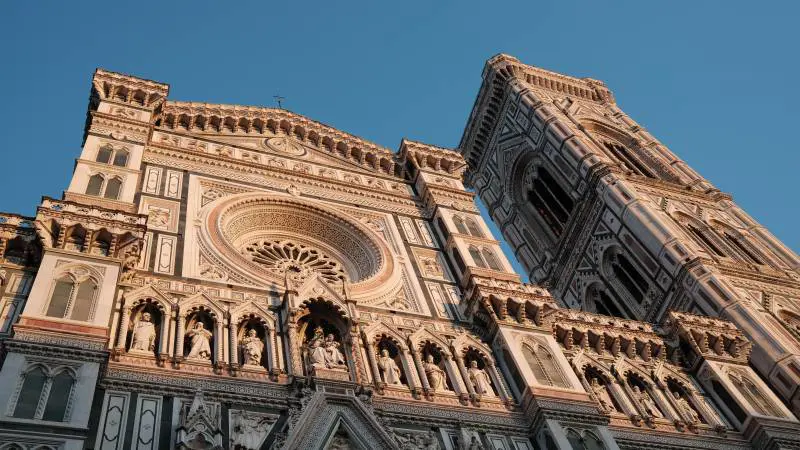 Ultimo sfregio: interrompono la messa in Duomo