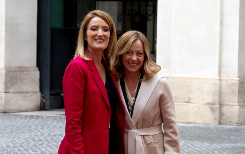 "Con lei l'Italia conta". Metsola incorona la Meloni