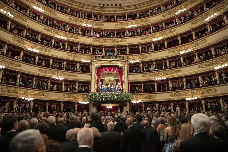 Buffonata "antifascista" alla Scala, la resa di Hamas e Vannacci: quindi, oggi...