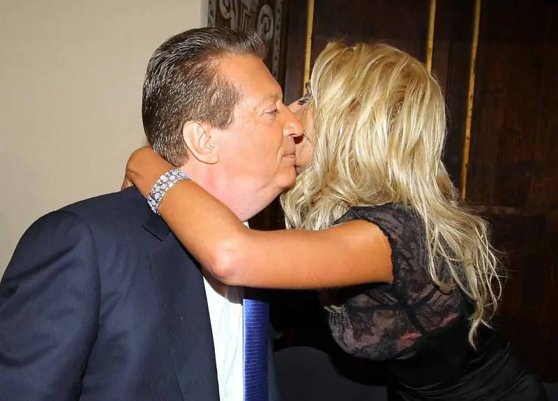 Vittorio Cecchi Gori con Valeria Marini durante la conferenza stampa a  palazzo Borghese a Roma, dopo la sua scarcerazione (2008)