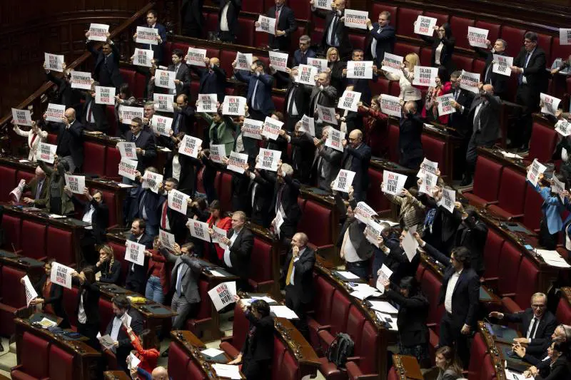 Salario minimo, 11 mesi di chiacchiere