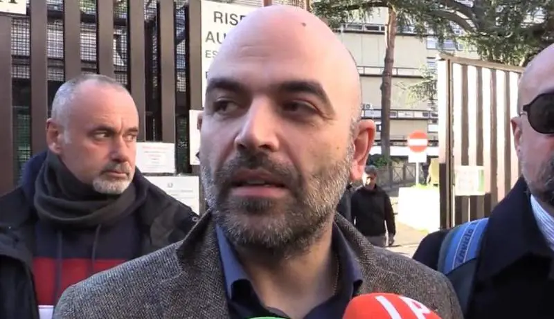 "Meloni mi cacciò dalla tv perché non le interessa la lotta alla mafia". L'ultimo delirio di Saviano