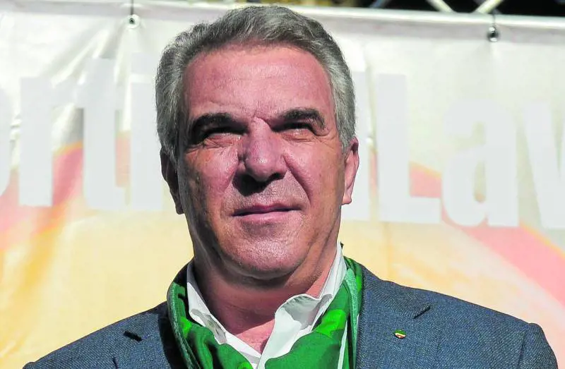 La Cisl licenzia Landini: "Usa toni pericolosi, così incendia il clima"