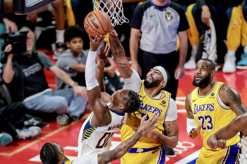 Davis stoppata Lakers Pacers Nba Cup