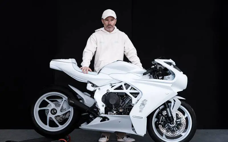 Mv Agusta Superveloce Arsham, fusione perfetta tra arte e emozione