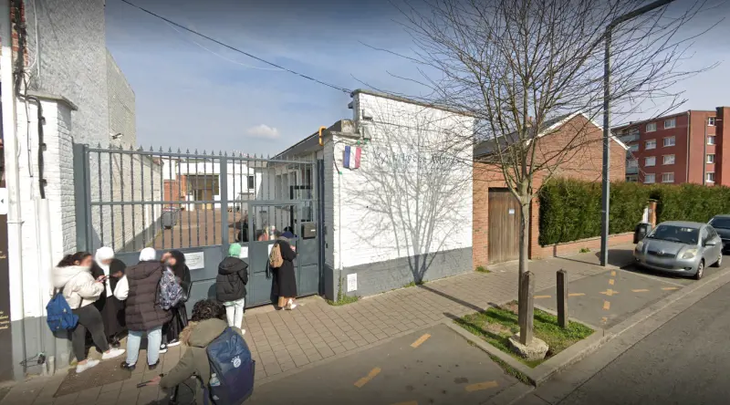 Francia, stretta sulle scuole islamiche: stop ai fondi per i licei musulmani