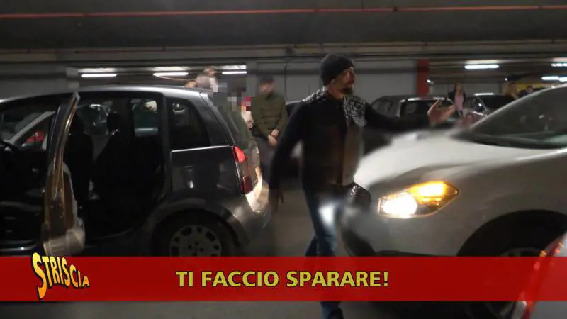 "Ti faccio sparare": botte e minacce contro Brumotti