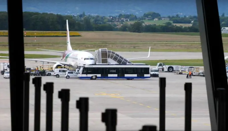 Incidente in pista a Ginevra, aeroporto chiuso e voli sospesi: cosa è successo