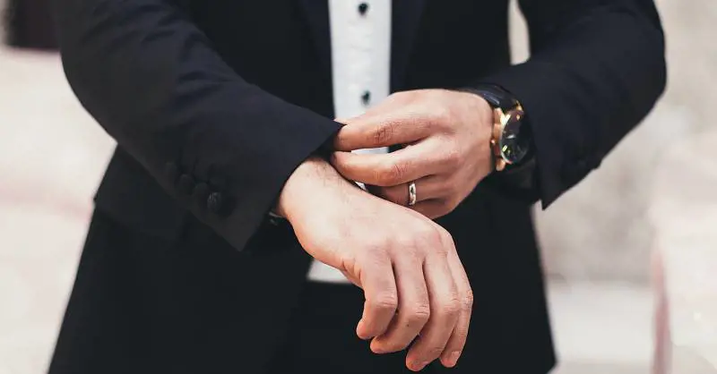 Chi ha detto che solo le donne amano i gioielli?  Ecco i gioielli da regalare al tuo "lui"
