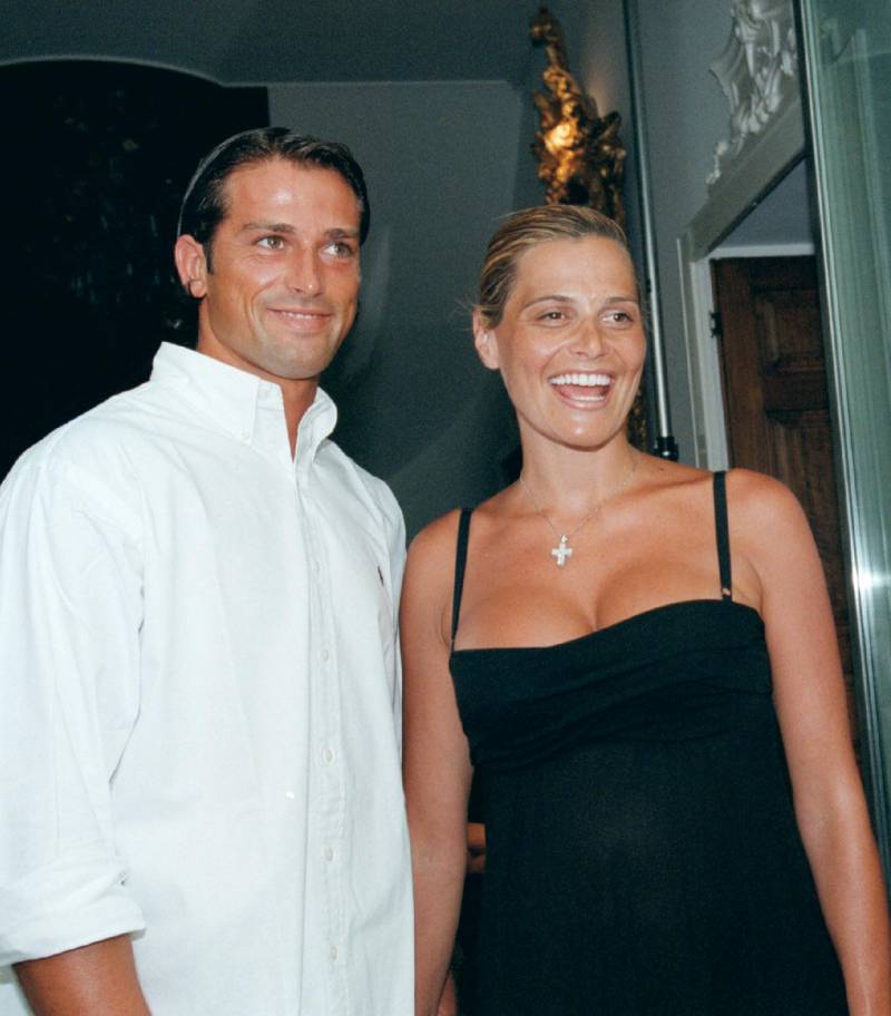 Simona Ventura con il marito Stefano Bettarini alla sfilata di Dolce e Gabbana (1999)