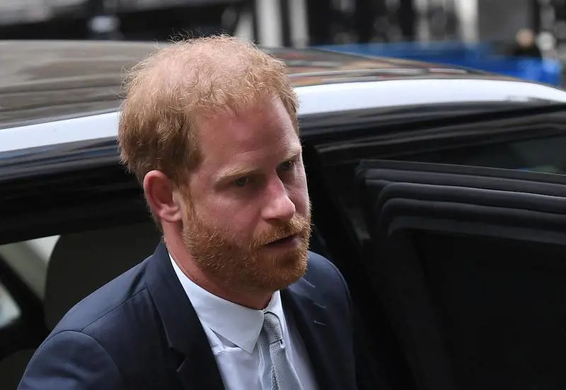 Il principe Harry vince la causa con il Mirror. "Telefonate intercettate per fare gli scoop"