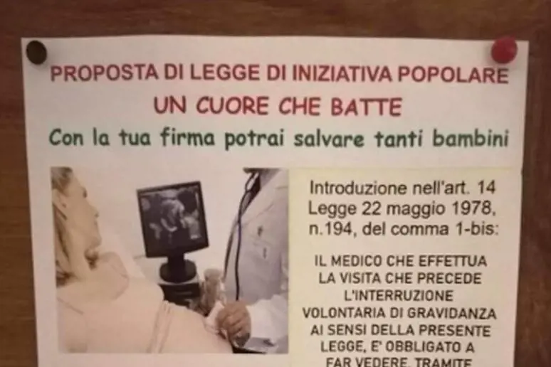 In chiesa i volantini contro l'aborto. "Le donne ascoltino il battito del feto"