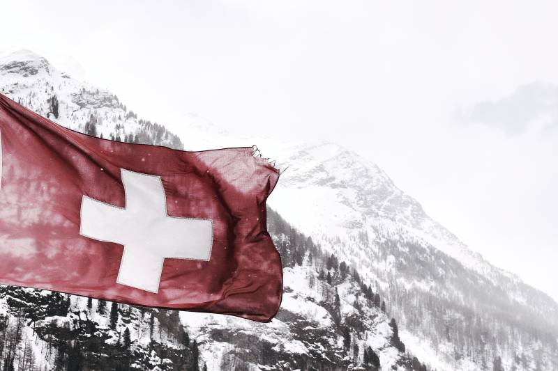  Svizzera, addio neutralità: dalla Croce Rossa al pasticcio sulla pedana