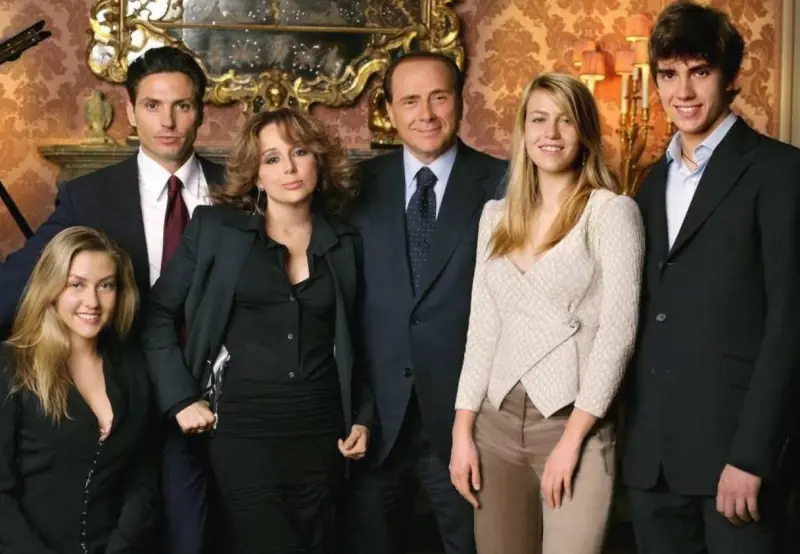 "Il primo Natale senza papà". Pier Silvio Berlusconi ricorda il Cav