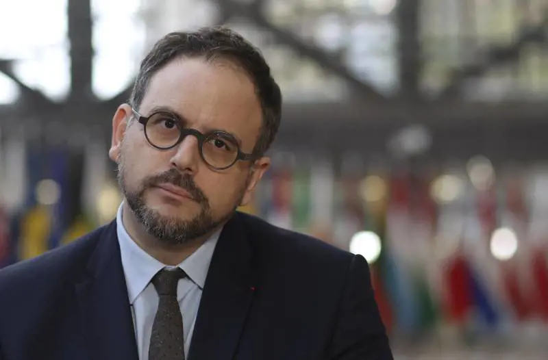 Stretta di Macron sugli irregolari: via un ministro e "gauche" in rivolta