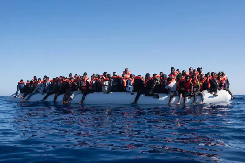 Irregolari espulsi e scafisti fermati: linea dura del governo sui migranti