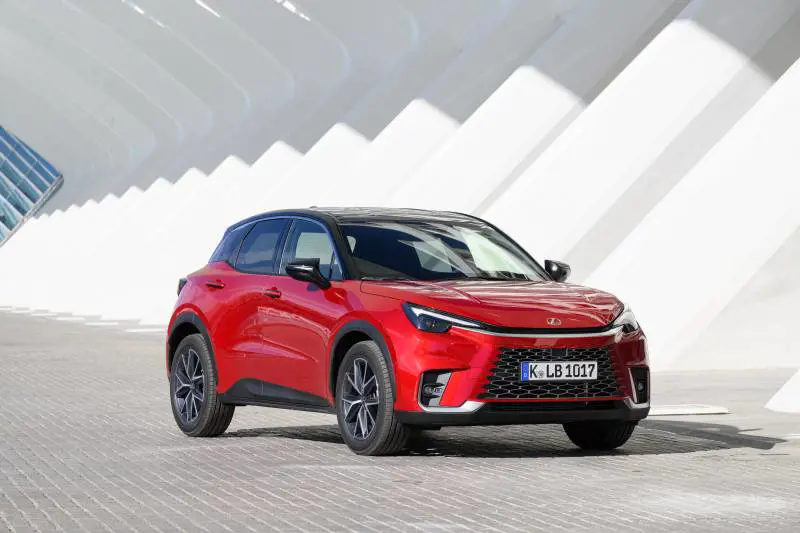 Nuova Lexus LBX: prezzi e caratteristiche