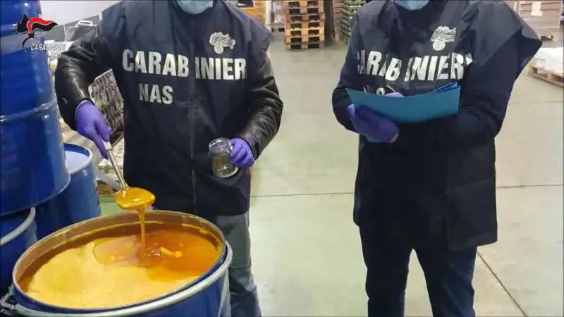 Natale, i Nas sequestrano 39 tonnellate di dolci tipici