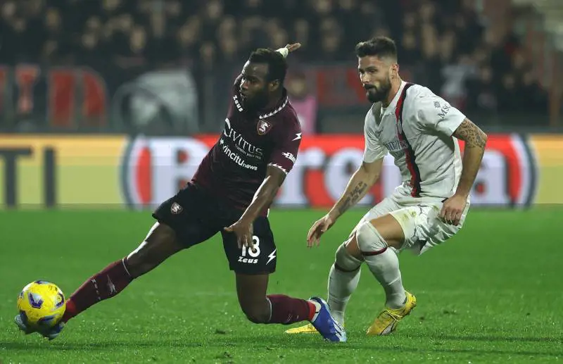 Il Milan riacciuffa la Salernitana al 90'. Inter e Juventus possono scappare