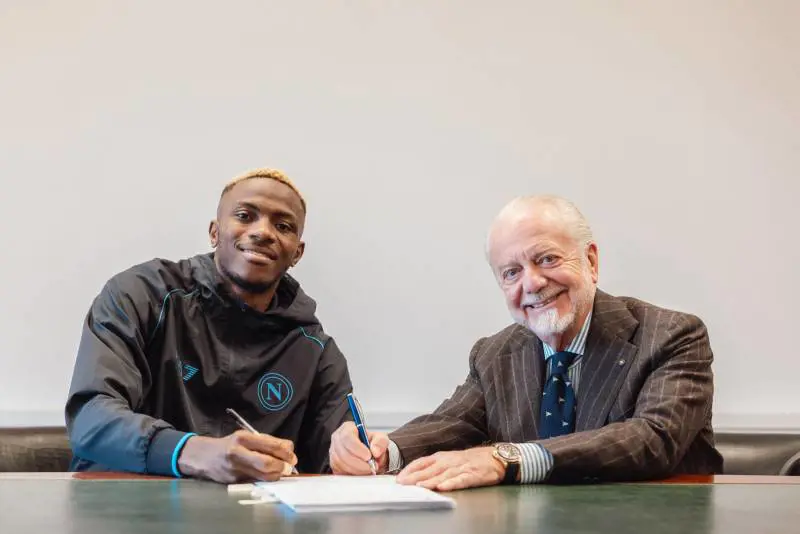 Il Napoli blinda Osimhen: stipendio raddoppiato e contratto fino al 2026
