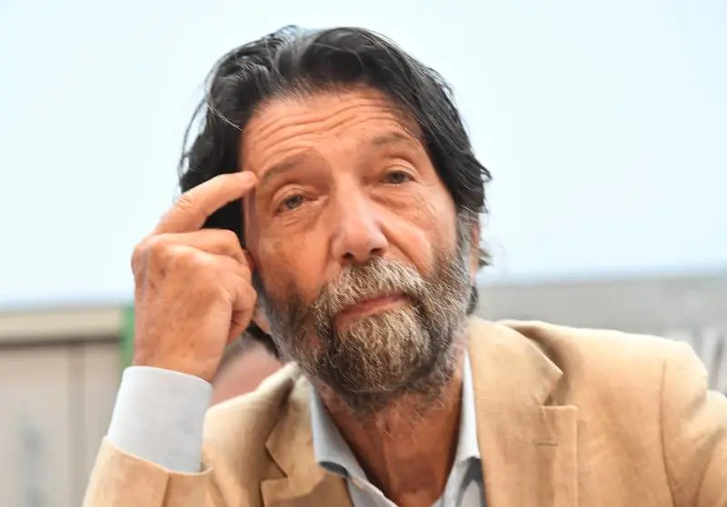 Cacciari smonta la sinistra: la "profezia" sulla Francia