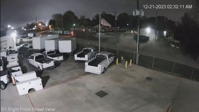 Piomba su una casa e entra per dormirci: morta una donna nell'assurdo incidente in Texas