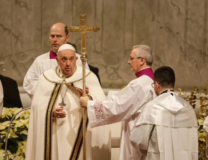 “Oggi il nostro cuore è a Betlemme”. E Papa Francesco cita Tolkien nella notte di Natale