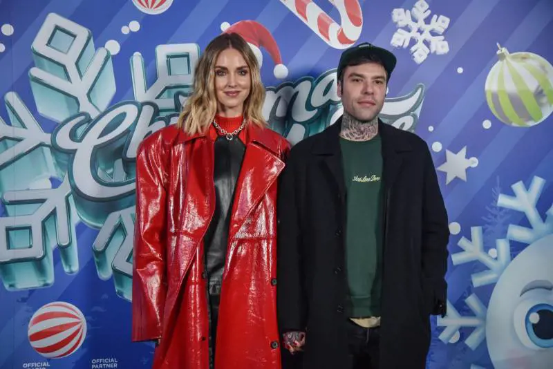 Cancella Chiara Ferragni dal profilo, poi ci ripensa. L'incoerenza di Fedez