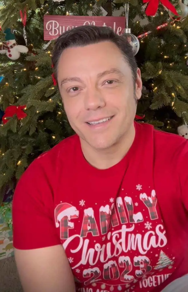 "Non riesco a cantare". Il commovente messaggio di Natale di Tiziano Ferro