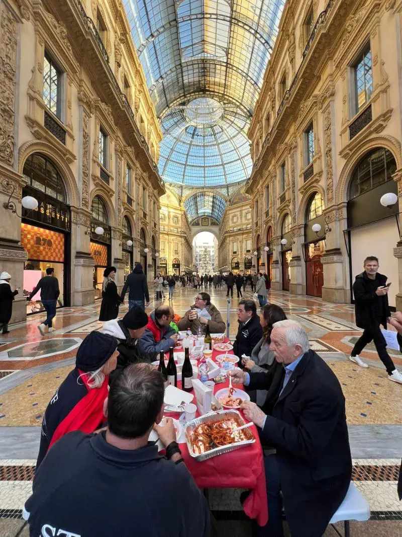 "È abusivo". E multano il pranzo dei senzatetto