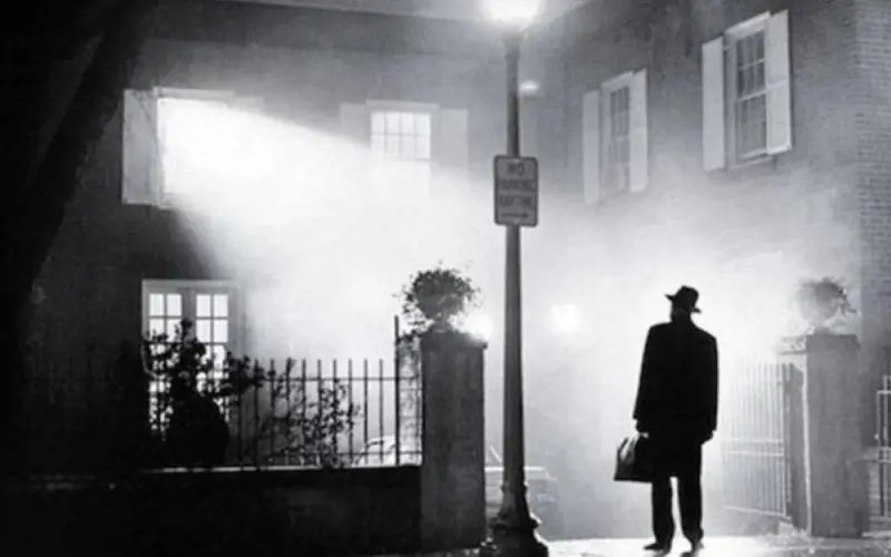 Da L'esorcista a Woody Allen: cosa guardare stasera in tv