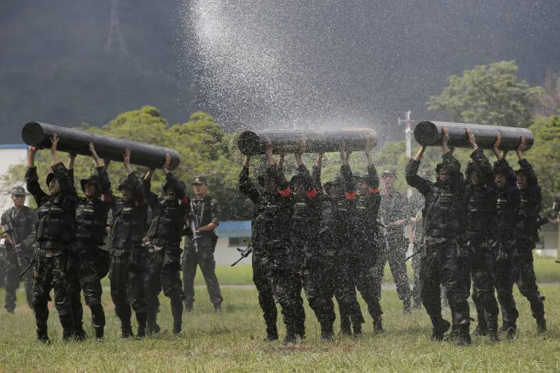 La Cina vieta le foto dell'esercito: ecco cosa si rischia