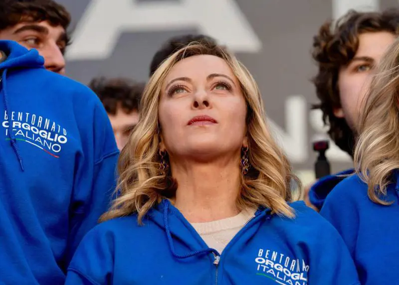 L’assedio che teme Meloni, Ferragni fa la vittima e Pellegrini: quindi, oggi…