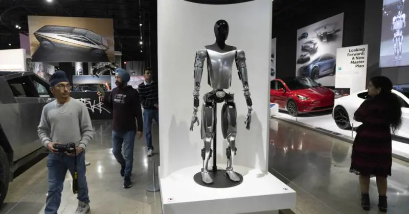 Tesla, la rivolta del robot. Aggredito un ingegnere