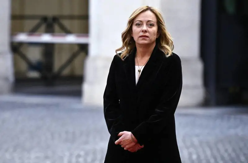 Meloni malata di vertigini. Ma la sinistra la accusa