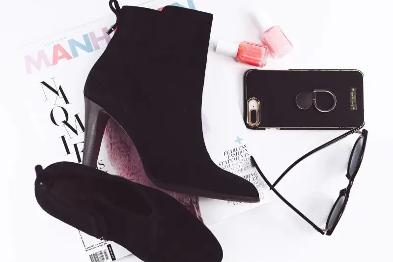 Borse e scarpe uniche per donne uniche a Capodanno con The Drop
