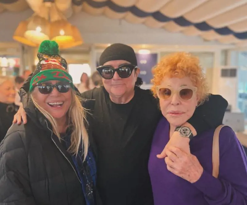 "Due p... che non ne posso più". Virale il video di Ornella Vanoni e Mara Venier insieme a San Silvestro