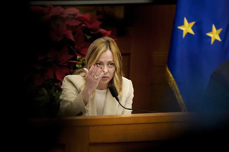 Meloni in conferenza stampa: “Chiesta la sospensione di Pozzolo da FdI”