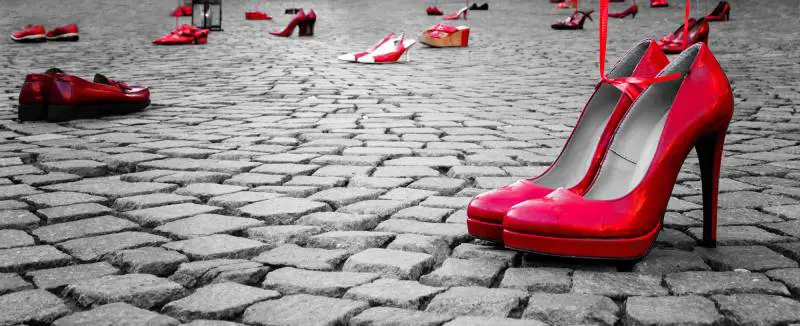 Malgrado il nuovo Codice Rosso voluto dal Governo in tutta Italia continuano a ripetersi casi di violenza nei confronti di donne, compiuti soprattutto da "ex" dopo la fine della relazione