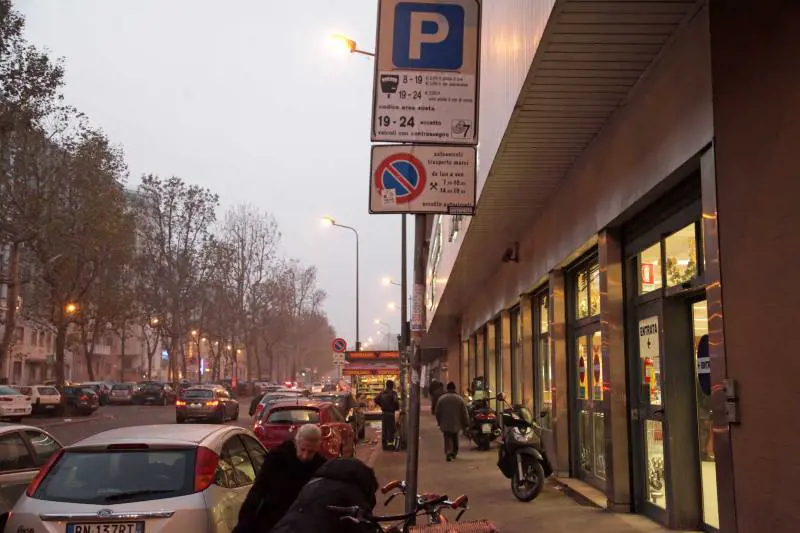 "Costretto a spendere ogni mese 450 euro di soste per poter lavorare"