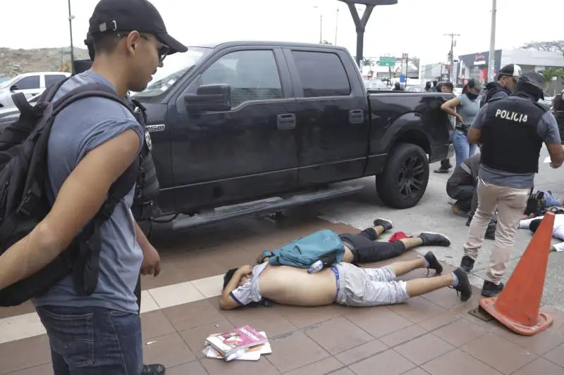 Caos e morti, narco-golpe in Ecuador