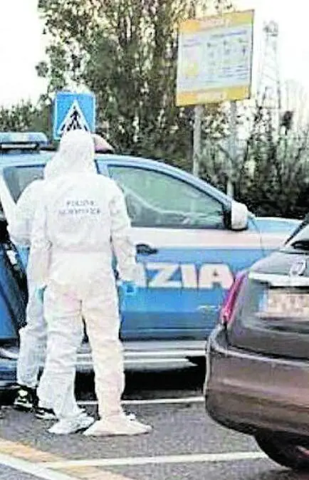 Aggressione in autogrill, arrestato l'ex marito della donna ferita: aveva pianificato tutto