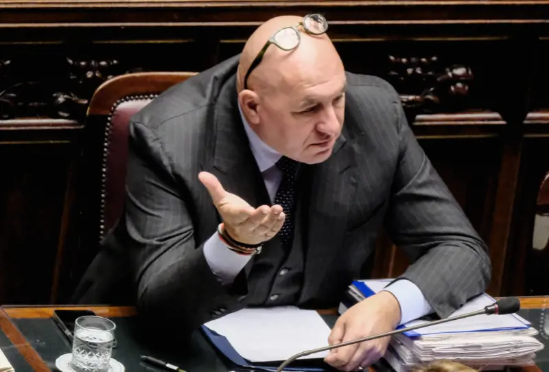 "Lo scopro ora". Crosetto spiazzato: cos'è successo al ministero