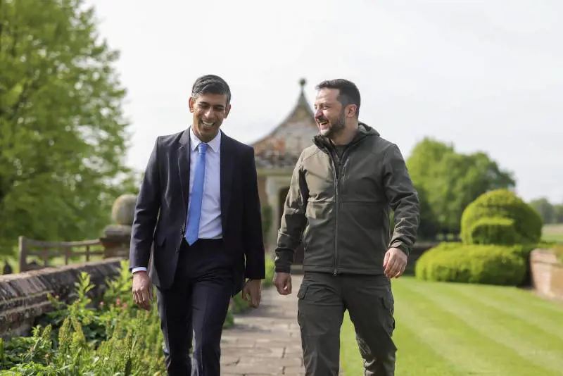 Sunak soccorre Zelensky dopo lo stop degli aiuti Usa