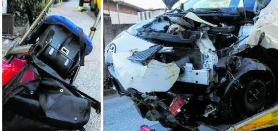 Auto invade marciapiede. Investe mamme e bimbi