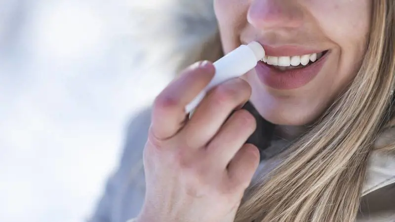 Come trattare rapidamente le labbra screpolate