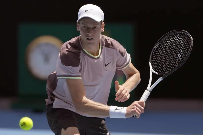 Australian Open, Sinner vince all'esordio e vola al secondo turno