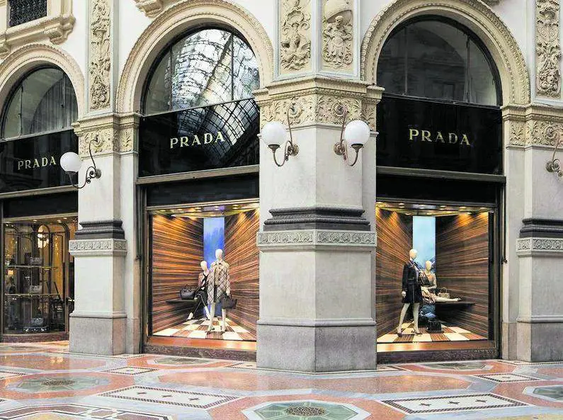 Giallo Prada, spunta l'offerta di un fondo anglo-francese
