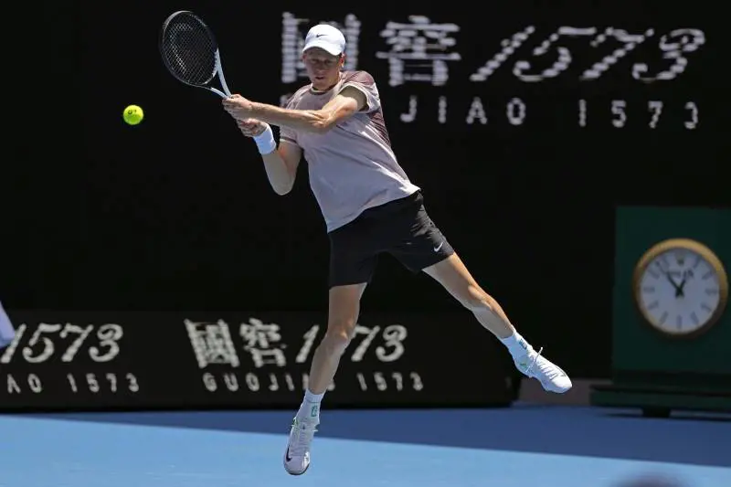 Sinner e Berrettini, gli opposti dell'Italtennis: sogni e calvario infinito
