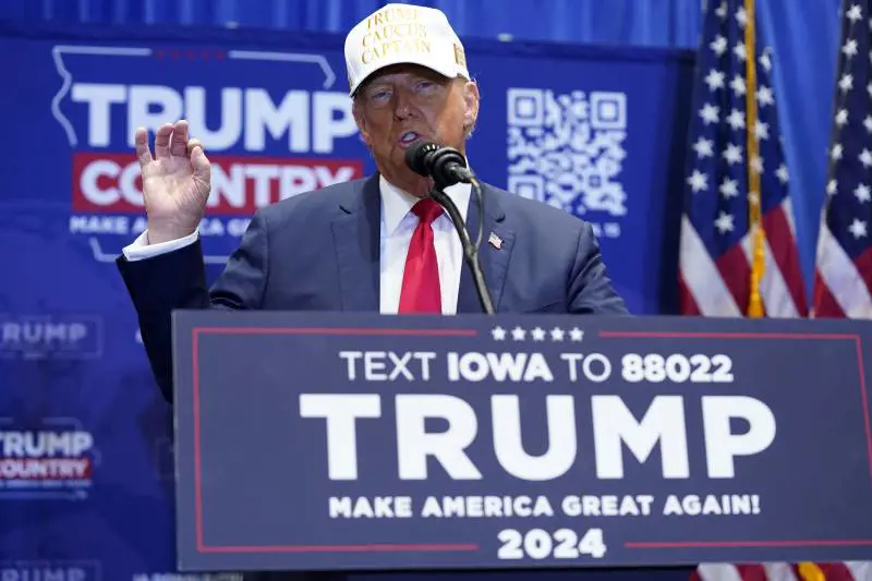 Trump trionfa in Iowa. DeSantis secondo, ma staccato di 30 punti